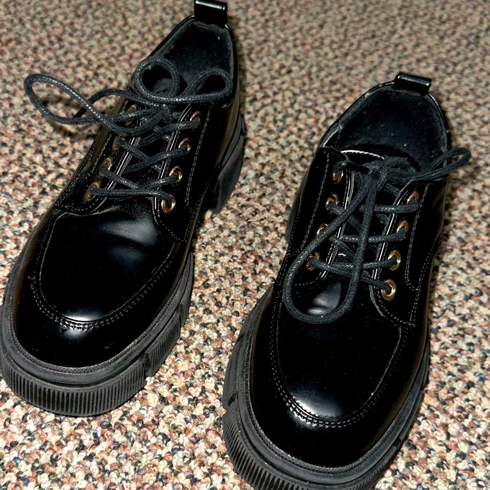 Little girl lace up platform loafers